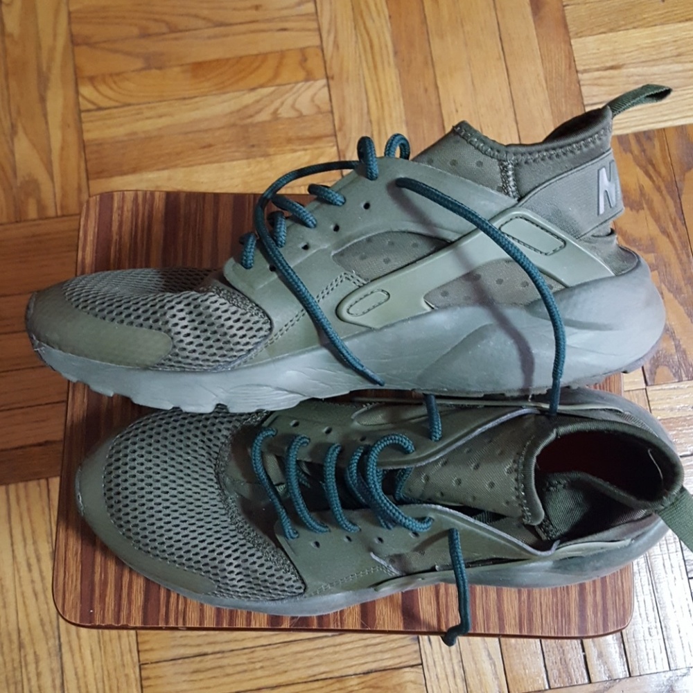 Green Nike huarache size 11